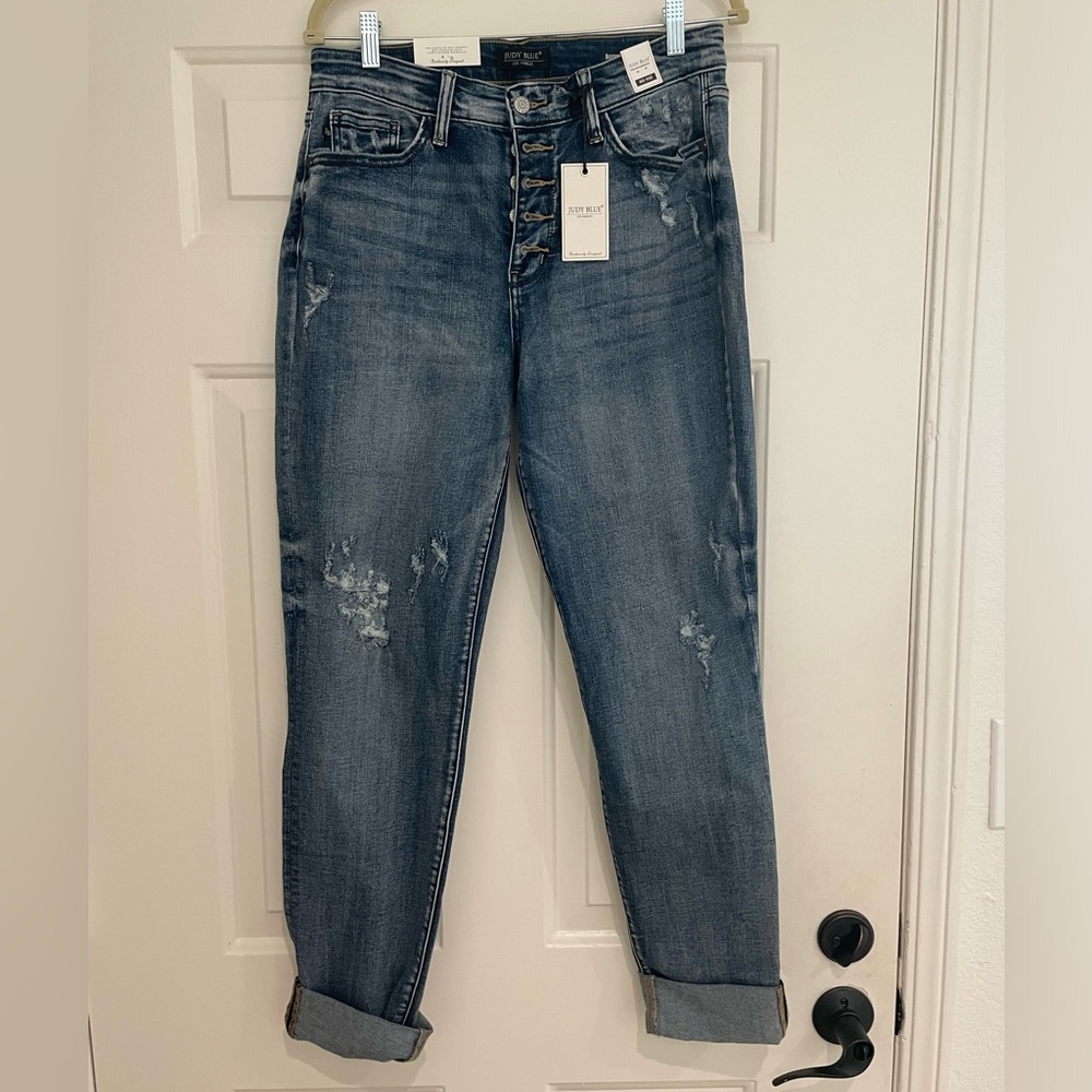 Judy Blue NWT Boyfriend Fit Mid Rise Distressed Jeans 5 front button enclosure